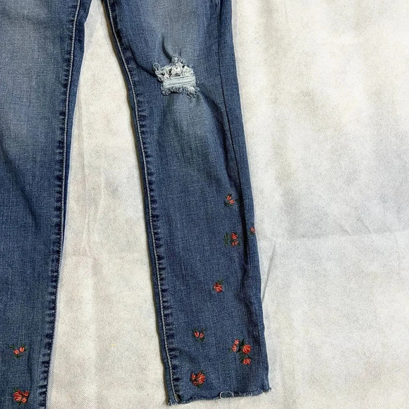 Levis 311 Shaping Skinny Embroidered High Rise Jeans Size 26‎ - Picture 6 of 10